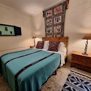  Hostel Yellow House Guatemala