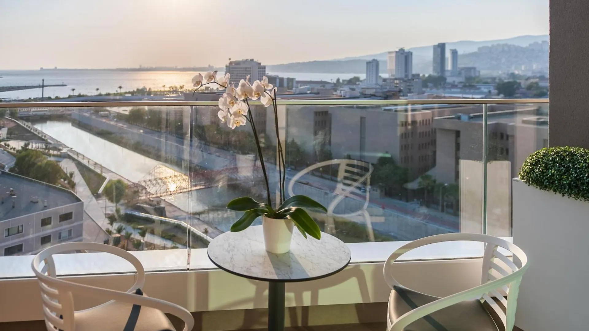 Four Points By Sheraton Izmir Hotel