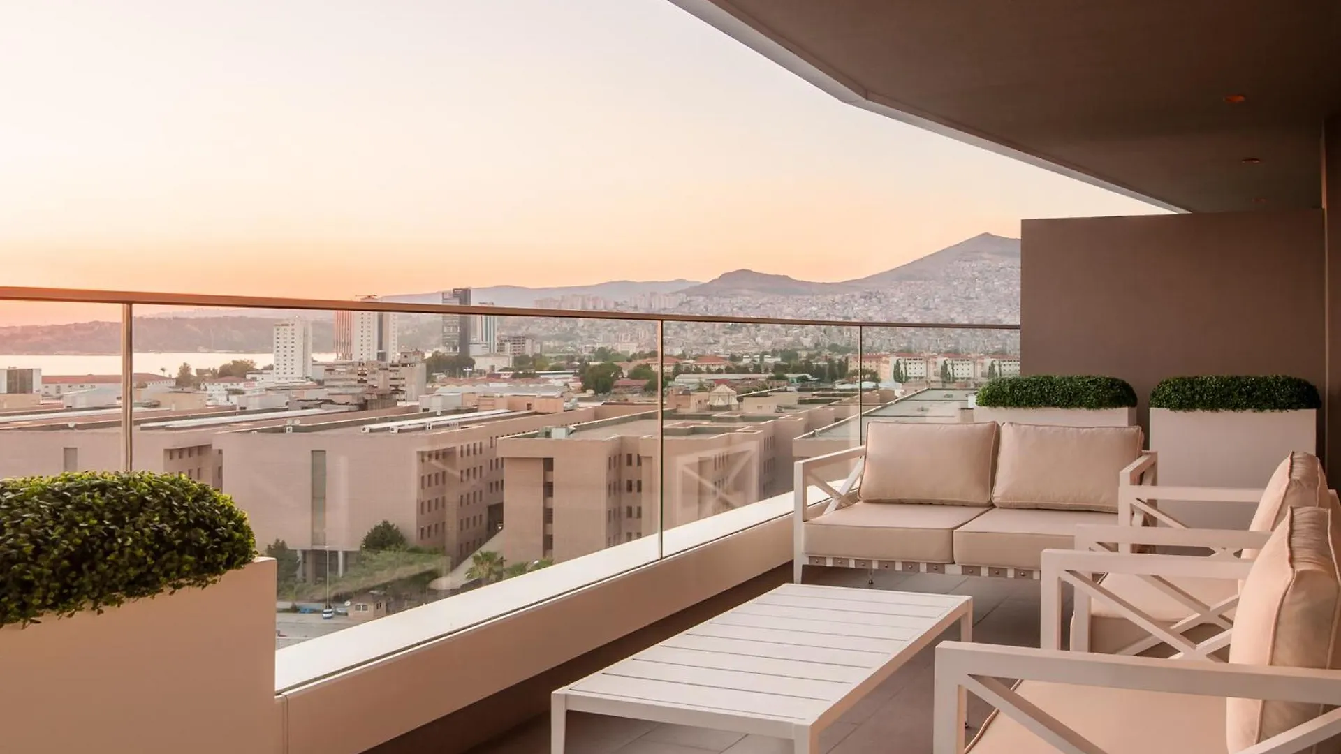 Four Points By Sheraton Izmir Hotell